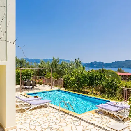 ヴィラ Irineos カラヴォミロス