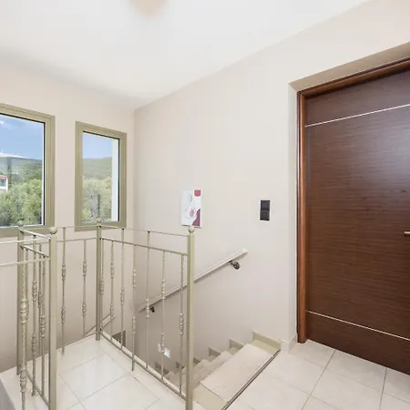 Irineos ヴィラ カラヴォミロス